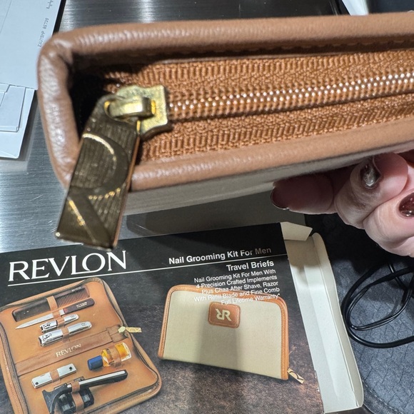 Vintage new Revlon Grooming Kit - Picture 10 of 11